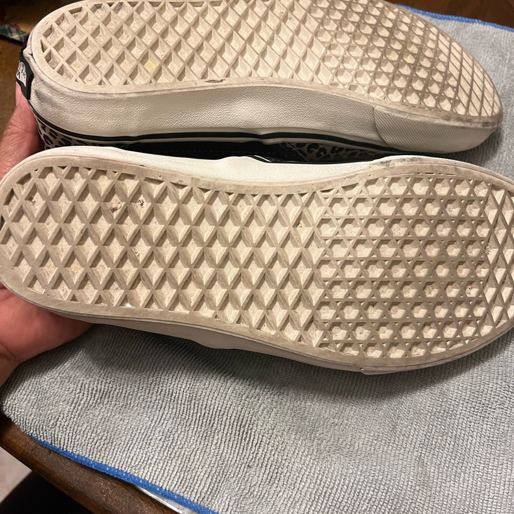 Vans Leopard Pattern Slip-On Shoes - Picture 6 of 12